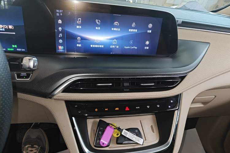 Used Buick GL8 New Energy 2025 Lu Shang Luxury Edition 7-Seater Audio And AC Panel