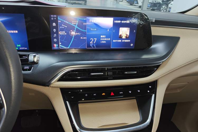 Used Buick GL8 New Energy 2025 Lushang First-Drive Edition 7-Seater Audio And AC Panel