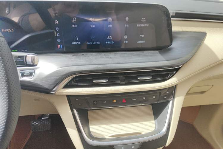 Used Buick GL8 New Energy 2025 Lu Shang Smart Enjoyment Edition 7-Seater Audio And AC Panel