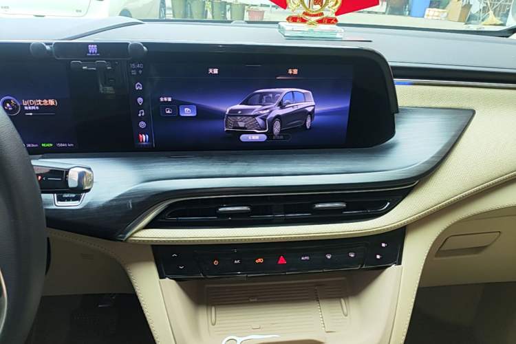 Used Buick GL8 New Energy 2025 Lushang First-Drive Edition 7-Seater Audio And AC Panel