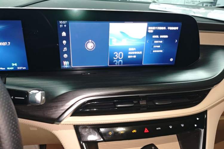 Used Buick GL8 New Energy 2025 Lu Shang Smart Enjoyment Edition 7-Seater Audio And AC Panel