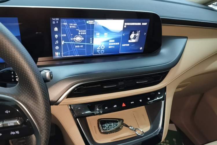 Used Buick GL8 New Energy 2025 Lu Shang Luxury Edition 7-Seater Audio And AC Panel