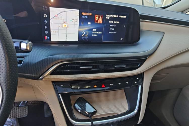 Used Buick GL8 New Energy 2025 Lu Shang Smart Enjoyment Edition 7-Seater Audio And AC Panel