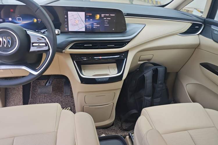 Used Buick GL8 New Energy 2025 Lu Shang Luxury Edition 7-Seater Audio And AC Panel