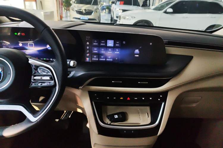 Used Buick GL8 New Energy 2025 Lu Shang Luxury Edition 7-Seater Audio And AC Panel