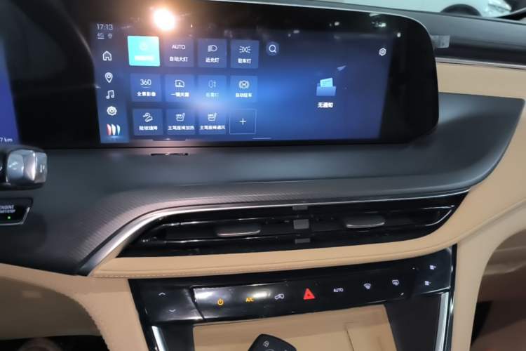 Used Buick GL8 New Energy 2025 Lu Shang Luxury Edition 7-Seater Audio And AC Panel