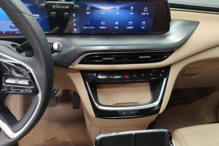 Used Buick GL8 New Energy 2025 Lushang First-Drive Edition 7-Seater Audio And AC Panel