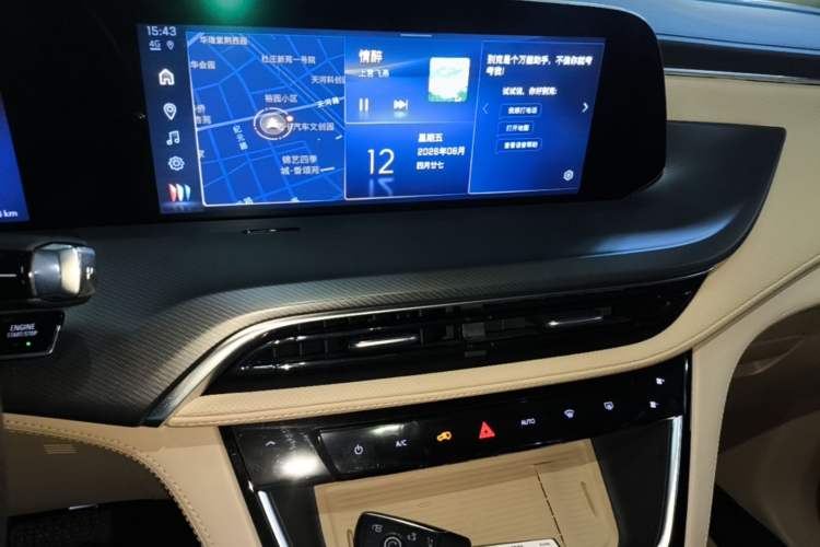 Used Buick GL8 New Energy 2025 Lu Shang Luxury Edition 7-Seater Audio And AC Panel