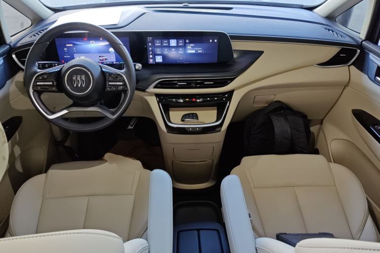 Used Buick GL8 New Energy 2025 Lushang First-Drive Edition 7-Seater Center Console