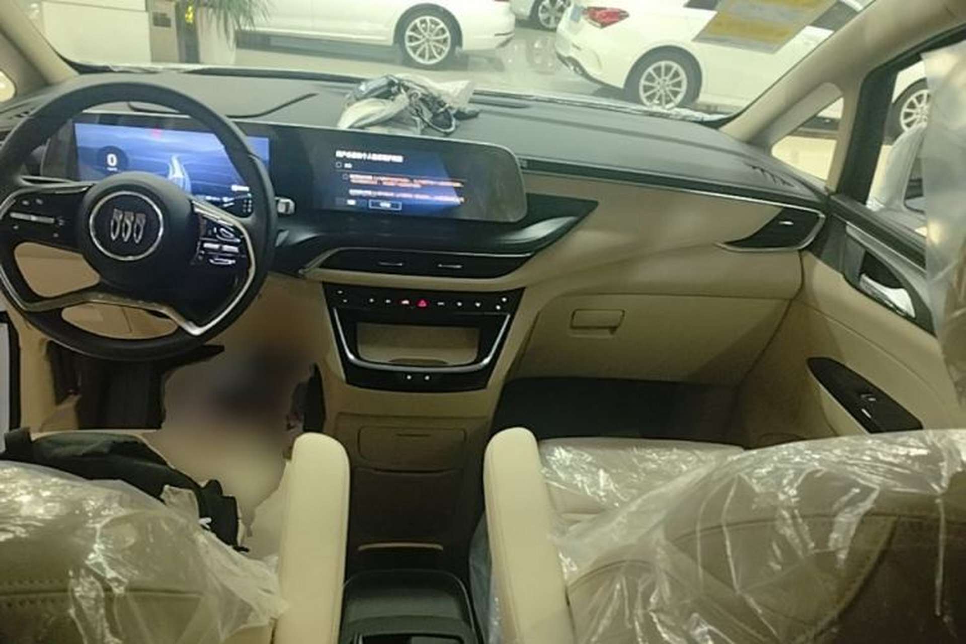 Used Buick GL8 New Energy 2025 Lushang First-Drive Edition 7-Seater Center Console