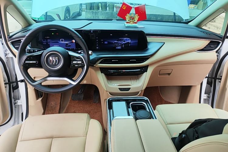 Used Buick GL8 New Energy 2025 Lushang First-Drive Edition 7-Seater Center Console
