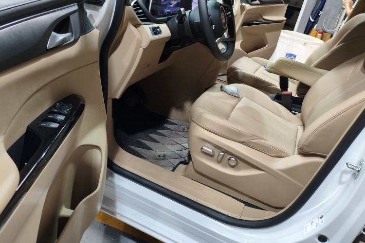 Used Buick GL8 New Energy 2025 Lushang First-Drive Edition 7-Seater Driver Seat