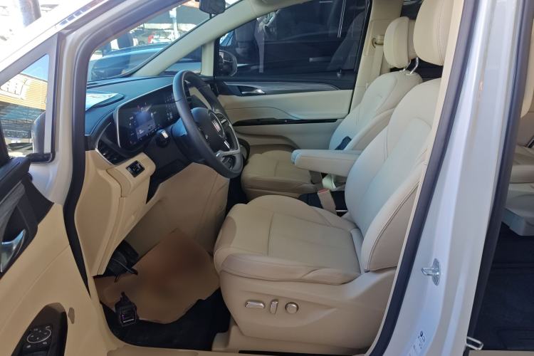 Used Buick GL8 New Energy 2025 Lushang First-Drive Edition 7-Seater Driver Seat