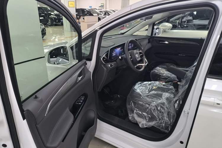 Used Buick GL8 New Energy 2025 Lushang First-Drive Edition 7-Seater Driver Seat
