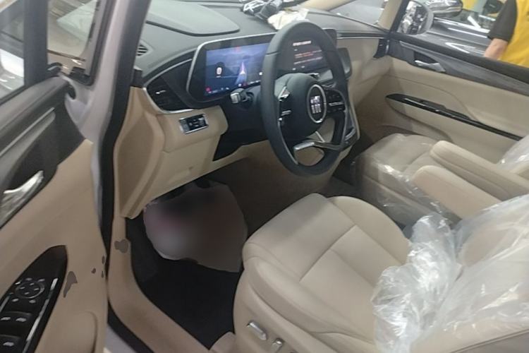 Used Buick GL8 New Energy 2025 Lushang First-Drive Edition 7-Seater Driver Seat