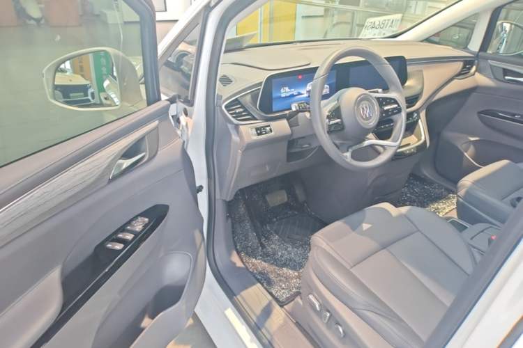 Used Buick GL8 New Energy 2025 Lushang First-Drive Edition 7-Seater Driver Seat