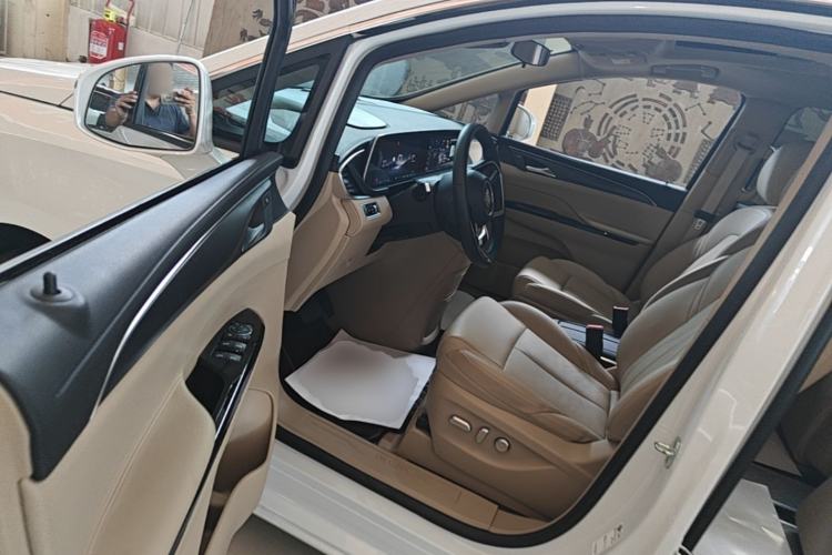 Used Buick GL8 New Energy 2025 Lu Shang Luxury Edition 7-Seater Driver Seat