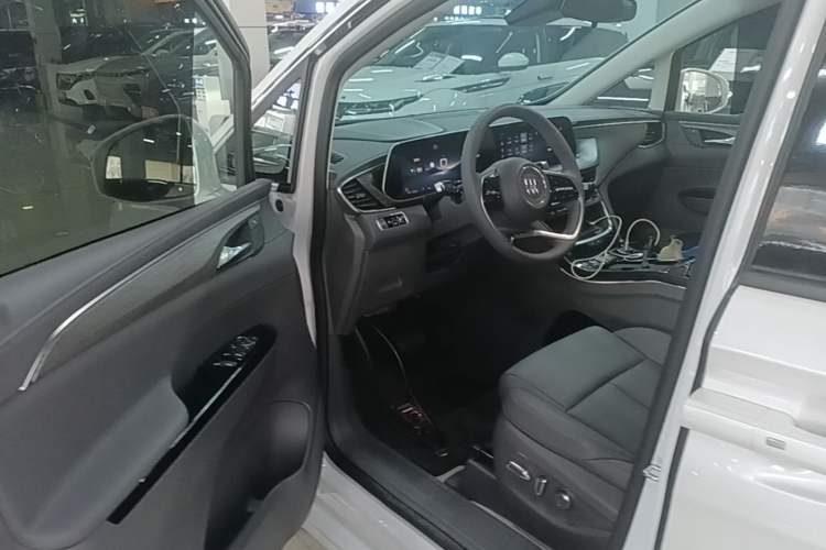 Used Buick GL8 New Energy 2025 Lu Shang Luxury Edition 7-Seater Driver Seat