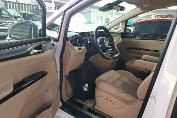 Used Buick GL8 New Energy 2025 Lu Shang Luxury Edition 7-Seater Driver Seat