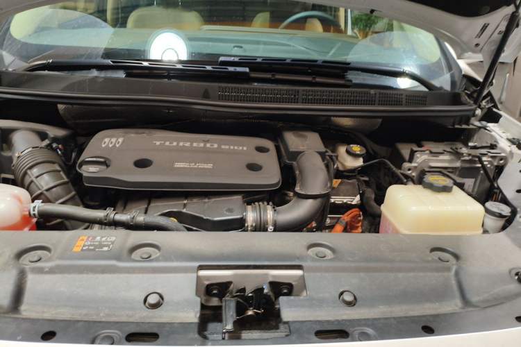 Used Buick GL8 New Energy 2025 Lushang First-Drive Edition 7-Seater Engine Bay