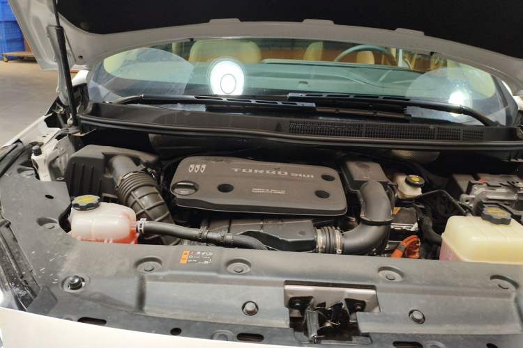 Used Buick GL8 New Energy 2025 Lushang First-Drive Edition 7-Seater Engine Bay Right