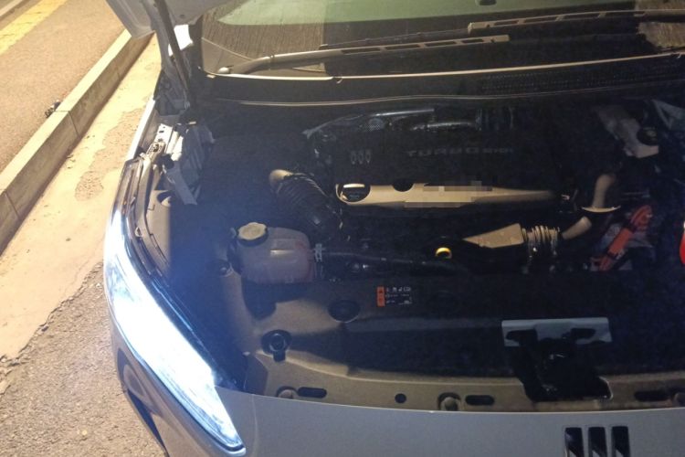 Used Buick GL8 New Energy 2025 Lushang First-Drive Edition 7-Seater Engine Bay Right