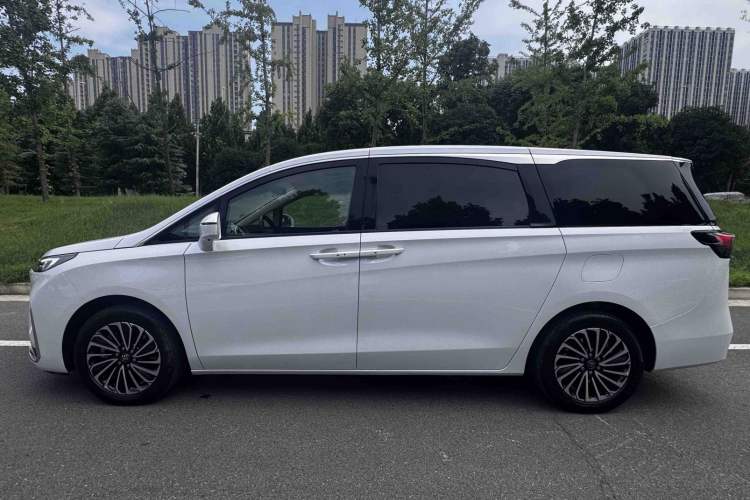 Used Buick GL8 New Energy 2025 Lu Shang Luxury Edition 7-Seater Exterior 2