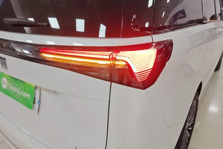 Used Buick GL8 New Energy 2025 Lushang First-Drive Edition 7-Seater Exterior 3