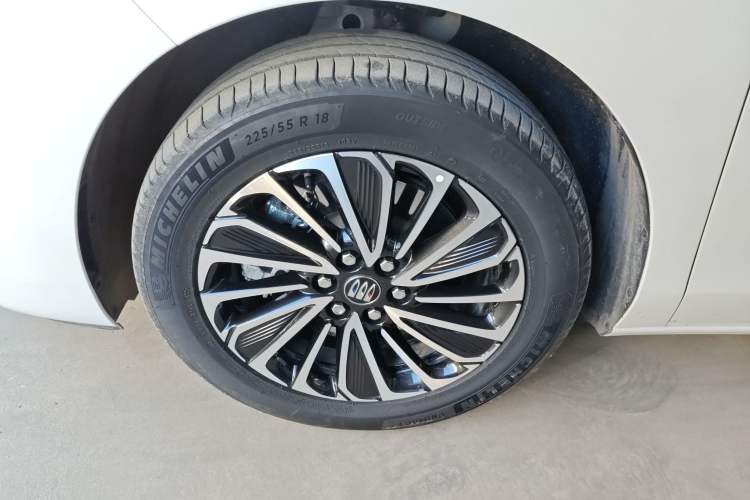 Used Buick GL8 New Energy 2025 Lushang First-Drive Edition 7-Seater Exterior 3