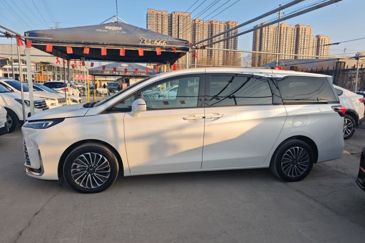 Used Buick GL8 New Energy 2025 Lushang First-Drive Edition 7-Seater Exterior 3