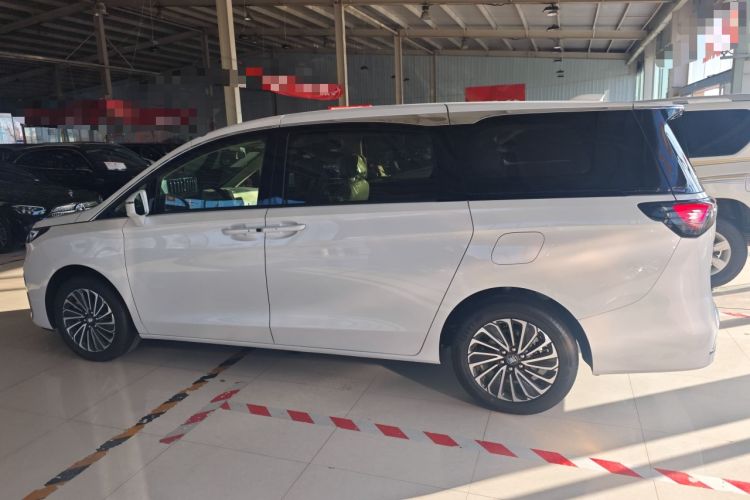 Used Buick GL8 New Energy 2025 Lushang First-Drive Edition 7-Seater Exterior 3