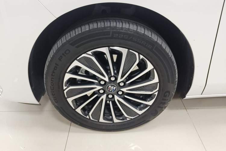 Used Buick GL8 New Energy 2025 Lushang First-Drive Edition 7-Seater Exterior 4