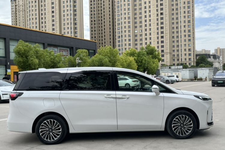 Used Buick GL8 New Energy 2025 Lu Shang Luxury Edition 7-Seater Exterior 4