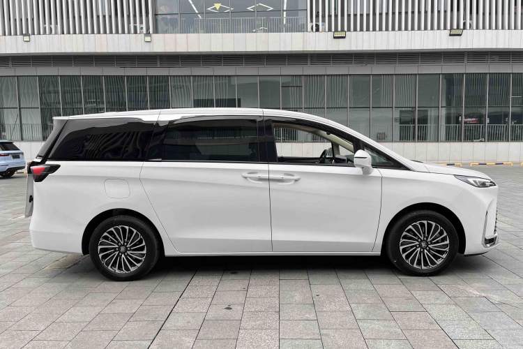 Used Buick GL8 New Energy 2025 Lu Shang Luxury Edition 7-Seater Exterior 4