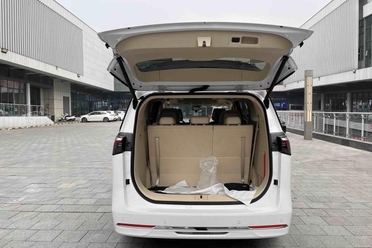 Used Buick GL8 New Energy 2025 Lu Shang Luxury Edition 7-Seater Exterior 5