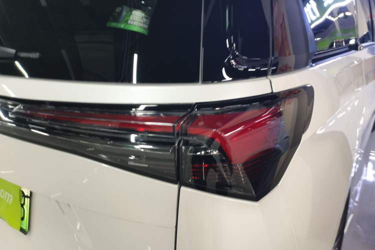 Used Buick GL8 New Energy 2025 Lushang First-Drive Edition 7-Seater Exterior 6