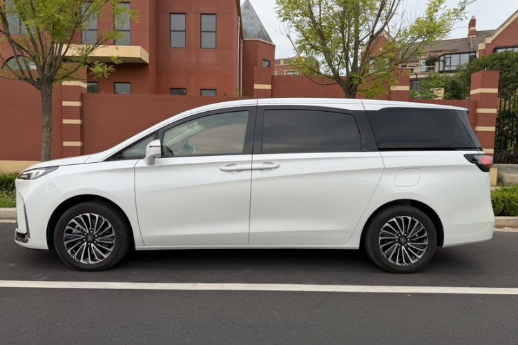 Used Buick GL8 New Energy 2025 Lu Shang Luxury Edition 7-Seater Exterior 6