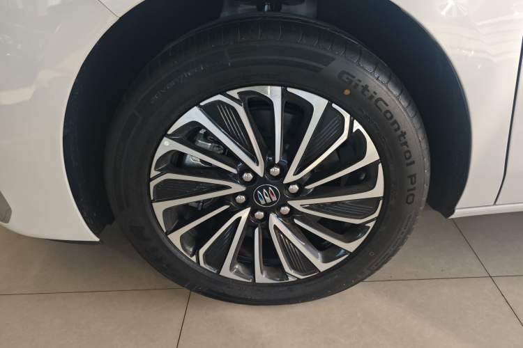 Used Buick GL8 New Energy 2025 Lushang First-Drive Edition 7-Seater Exterior 7