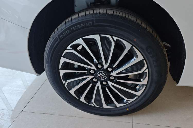 Used Buick GL8 New Energy 2025 Lushang First-Drive Edition 7-Seater Exterior 8