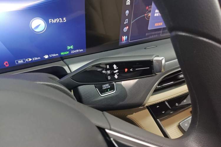 Used Buick GL8 New Energy 2025 Lushang First-Drive Edition 7-Seater Gear Lever