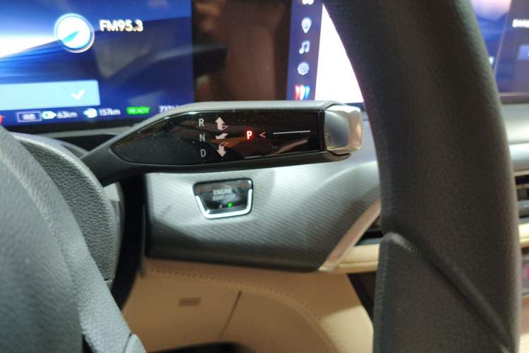 Used Buick GL8 New Energy 2025 Lushang First-Drive Edition 7-Seater Gear Lever
