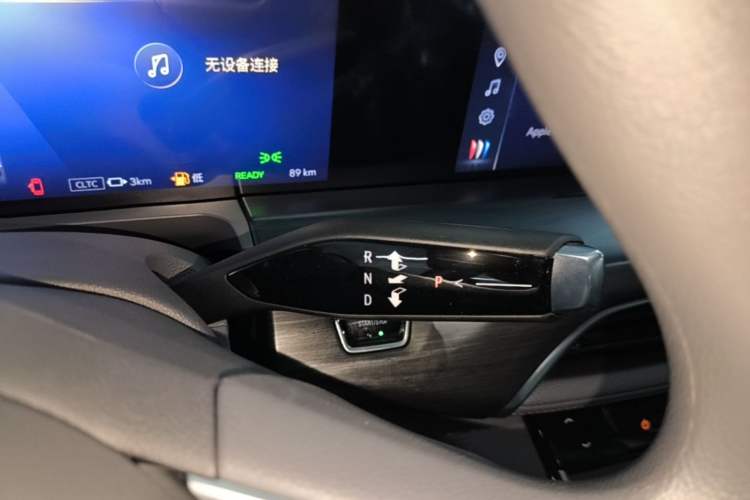 Used Buick GL8 New Energy 2025 Lushang First-Drive Edition 7-Seater Gear Lever