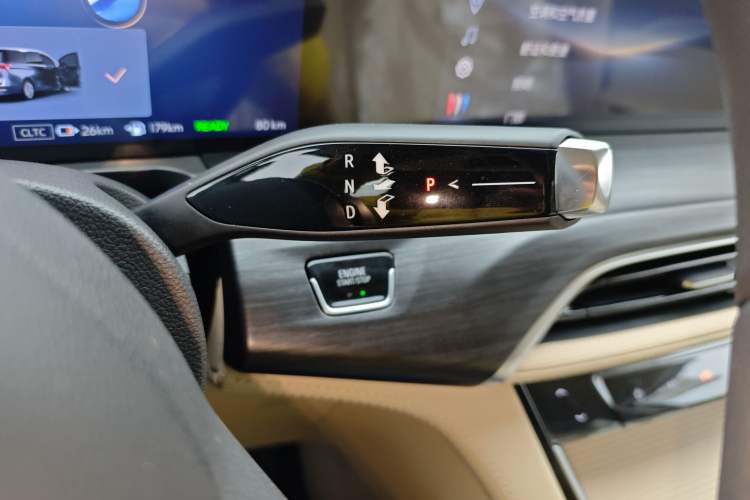 Used Buick GL8 New Energy 2025 Lushang First-Drive Edition 7-Seater Gear Lever