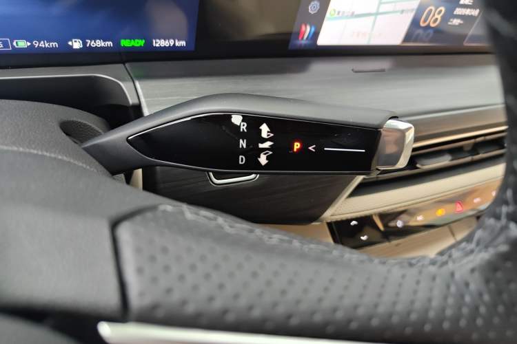Used Buick GL8 New Energy 2025 Lu Shang Luxury Edition 7-Seater Gear Lever