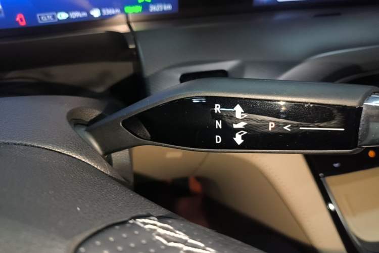 Used Buick GL8 New Energy 2025 Lu Shang Luxury Edition 7-Seater Gear Lever