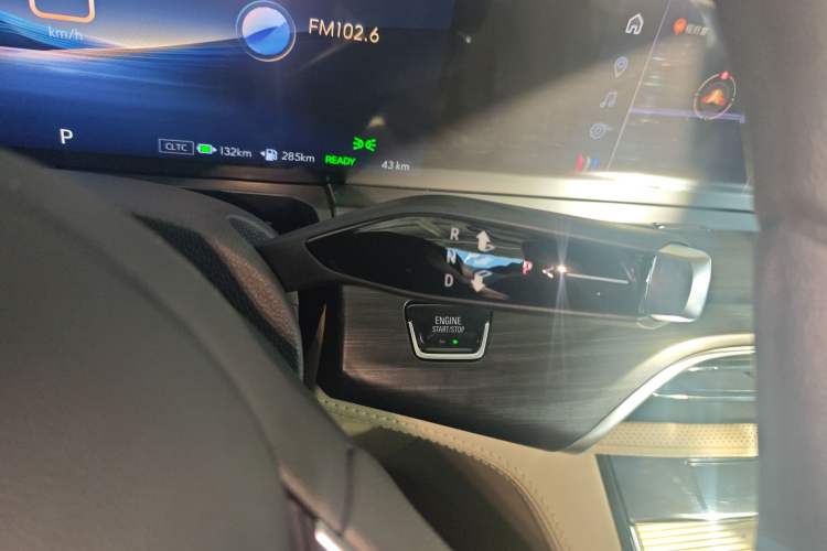 Used Buick GL8 New Energy 2025 Lushang First-Drive Edition 7-Seater Gear Lever