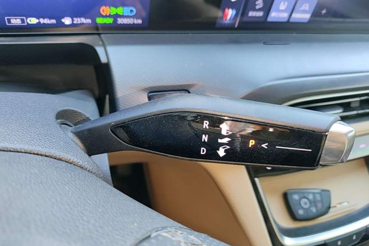 Used Buick GL8 New Energy 2025 Lu Shang Smart Enjoyment Edition 7-Seater Gear Lever