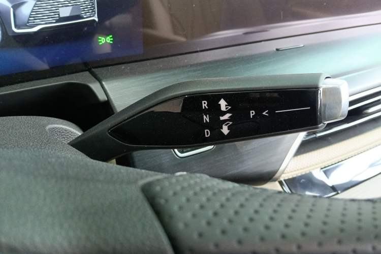 Used Buick GL8 New Energy 2025 Lu Shang Luxury Edition 7-Seater Gear Lever