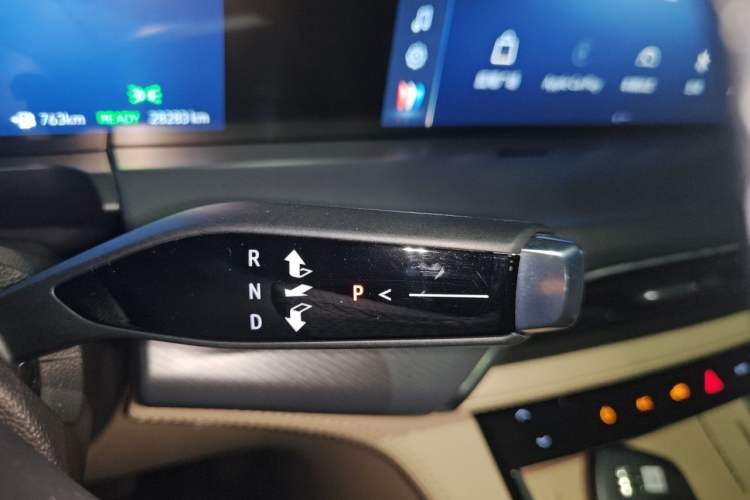 Used Buick GL8 New Energy 2025 Lu Shang Luxury Edition 7-Seater Gear Lever