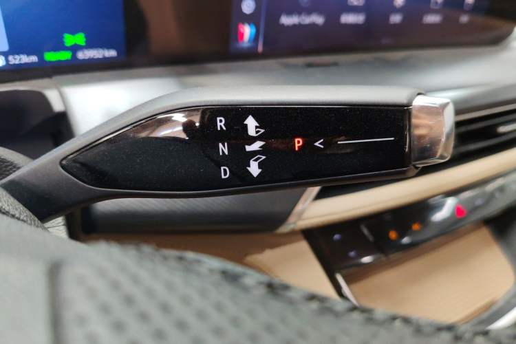Used Buick GL8 New Energy 2025 Lushang First-Drive Edition 7-Seater Gear Lever